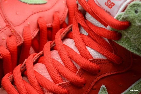 600 Cough" High "Strawberry Dunk SB Nike CW7093 - 0916
